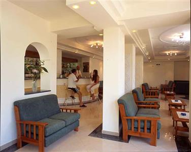 Hibiscus se snídaní - hotelové lobby s barem- Hibiscus- moře- termální ostrov Ischia- Itálie