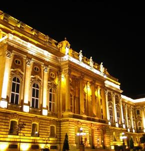 BUDAPEŠŤ starouherský advent králů - Vánoční zájezdy na adventní trhy (Maďarsko-Budapešť - Széchenyi lázně).