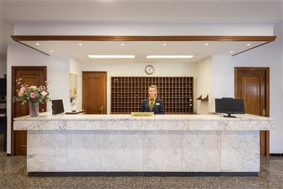 htop Planamar (plná penze & voda a víno) - Prostorná recepce--HTOP Planamar-Costa del Maresme- Španělsko