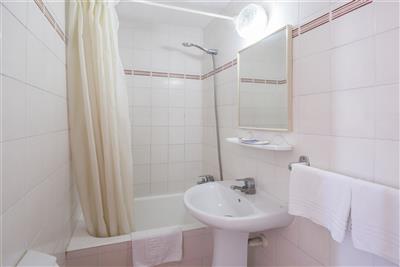 htop Planamar (plná penze & voda a víno) - Koupelna-HTOP Planamar-Costa del Maresme- Španělsko