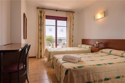 htop Planamar (plná penze & voda a víno) - Pokoj pro 4 osoby-HTOP Planamar-Costa del Maresme- Španělsko