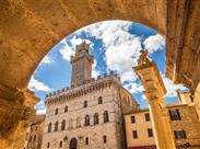 náměstí Piazza Grande v Montepulcianu - Toskánsko - Itálie - poznávací zájezd