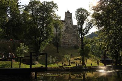 RUMUNSKO a tajuplná Transylvánie - Drákulův Bran a hradní park
