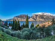 výhled na jezero Lago di Garda od městečka Torbole - Lago di Garda - Itálie - poznávací zájezd