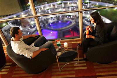 MORAVSKE TOPLICE & LIVADA PRESTIGE relax v Terme 3000 - Bar s výhledem na termální bazény - Hotel Livada Prestige - lázně Moravske Toplice - Slovinsko - RELAX