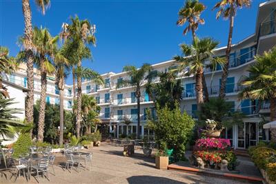 htop Planamar (plná penze & voda a víno) - hotelová zahrada-  HTOP Planamar- Costa Maresme- Španělsko