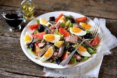 AZUROVÉ POBŘEŽÍ a kaňon Verdon - Salade Niçoise, česky niceský salát, pocházející z města Nice - Francouzská riviéra - Francie - poznávací zájezd