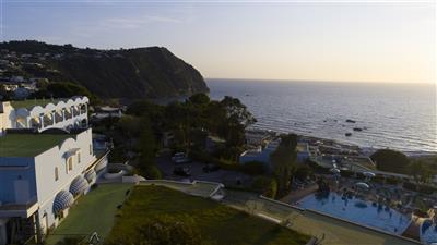 Hotel Terme Villa Teresa - pohled na pláž-Villa Teresa- moře- termální ostrov Ischia-Itálie