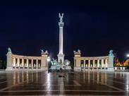 večerní náměstí Hrdinů - Budapešť - Maďarsko - poznávací zájezd