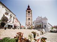 Ptuj, Orfeův památník a hodinová věž.