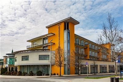 HAJDÚSZOBOSZLÓ & AQUASOL relax ve zlaté vodě - Komfortní hotel Aquasol leží přímo před branami lázní Hungarospa a je s nimi spojen krytým koridorem