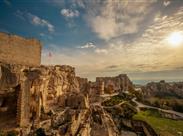 skalní hrad ve vesničce Les Baux-de-Provence - Provence - Francie - poznávací zájezd