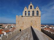 na střeše kostela v Saintes-Maries-de-la-Mer - Provence - Francie - poznávací zájezd