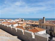 výhled ze střechy kostela v Saintes-Maries-de-la-Mer - Provence - Francie - poznávací zájezd