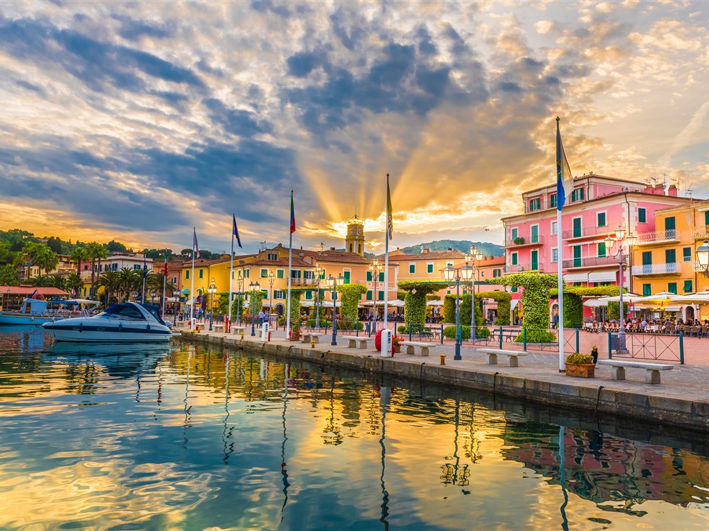 Romantický ostrov ELBA - západ slunce nad Porto Azzurro - Elba - Itálie - poznávací zájezd