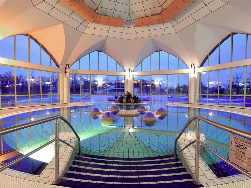 SÁRVÁR & PARK INN Radisson Resort Spa relax v křišťálech s ALL INCLUSIVE - Termální bazén s unikátní léčivou vodou - lázně Sárvár - Maďarsko - RELAX