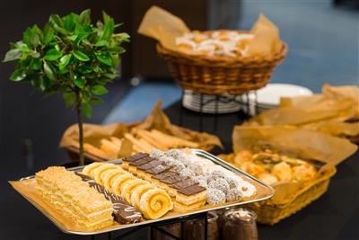 SÁRVÁR & PARK INN Radisson Resort Spa relax v křišťálech s ALL INCLUSIVE - Restaurace La Caraffa nabízí bohatý výběr, předkrmů, hlavních jídel i dezertů - hotel Park Inn - lázně Sárvár - Maďarsko - RELAX