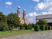 V budově bývalé synagogy dnes sídlí hudební škola s připojenou koncertní síní Bély Bartóka