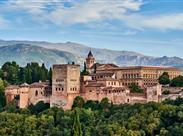 maurská Alhambra s pohořím Sierra Nevada v pozadí - Andalusie - Španělsko - poznávací zájezd