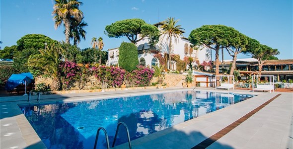 Roger de Flor by Seleqtta (pokoj s výhledem na moře a vínem k večeři)