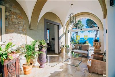 Roger de Flor by Seleqtta (pokoj s výhledem na moře a vínem k večeři) - Lobby - Costa Brava - Španělsko - pobytový zájezd