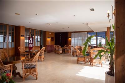 Roger de Flor by Seleqtta (pokoj s výhledem na moře a vínem k večeři) - Salón- Costa Brava - Španělsko - pobytový zájezd