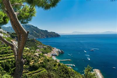 NEAPOLSKÝ ZÁLIV a Amalfi s hotelem na pláži - Výhled na Amalfi - Neapolský záliv - Itálie - poznávací zájezd