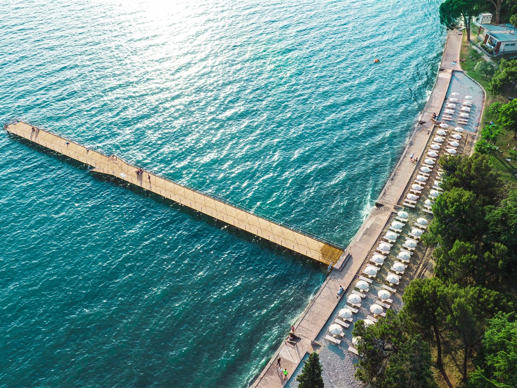 ANKARAN & ADRIA RESORT relax v bráně Středomoří - pláž v resortu Adria Ankaran - Ankaran - Slovinsko - relax pobyt