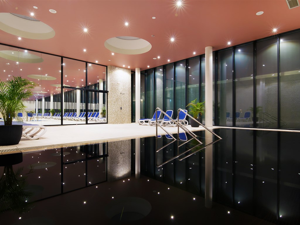 MORAVSKE TOPLICE & VIVAT TERME podzimní relax v bílé a černé vodě - Černou termální vodu nazývají jako černé zlato