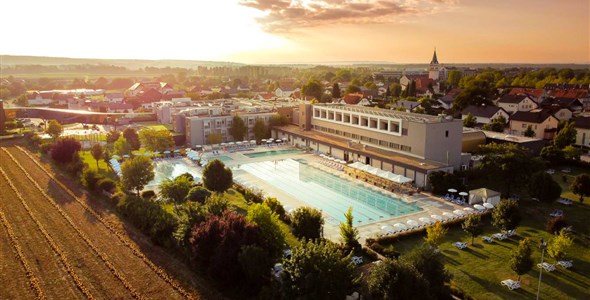 MORAVSKE TOPLICE & VIVAT TERME relax v bílé a černé vodě