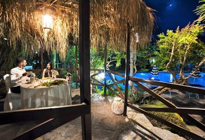 Terme Park Mediterraneo - večerní posezení u bazénu - Forio - Ischia - za mořem