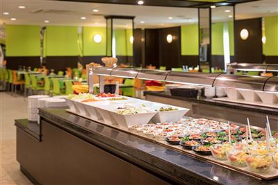 htop Summer Sun (plná penze & voda a víno) - htop Summer Sun - salátový bar - Costa Brava - Španělsko - pobytový zájezd