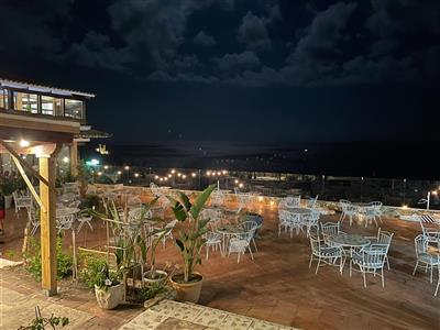 Roger de Flor by Seleqtta (pokoj s výhledem na moře a vínem k večeři) - Večerní posezení s kouzelným výhledem na osvětlené městečko a moře - Costa Brava - Španělsko - pobytový zájezd