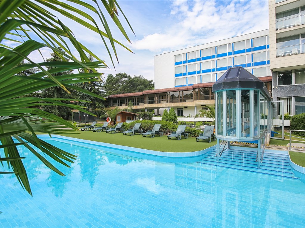 PIEŠŤANY & ENSANA SPLENDID GRAND relax na kúpelnom ostrově s ALL INCLUSIVE - venkovní termální bazén hotelu Splendid - Piešťany - Slovensko - relax pobyt