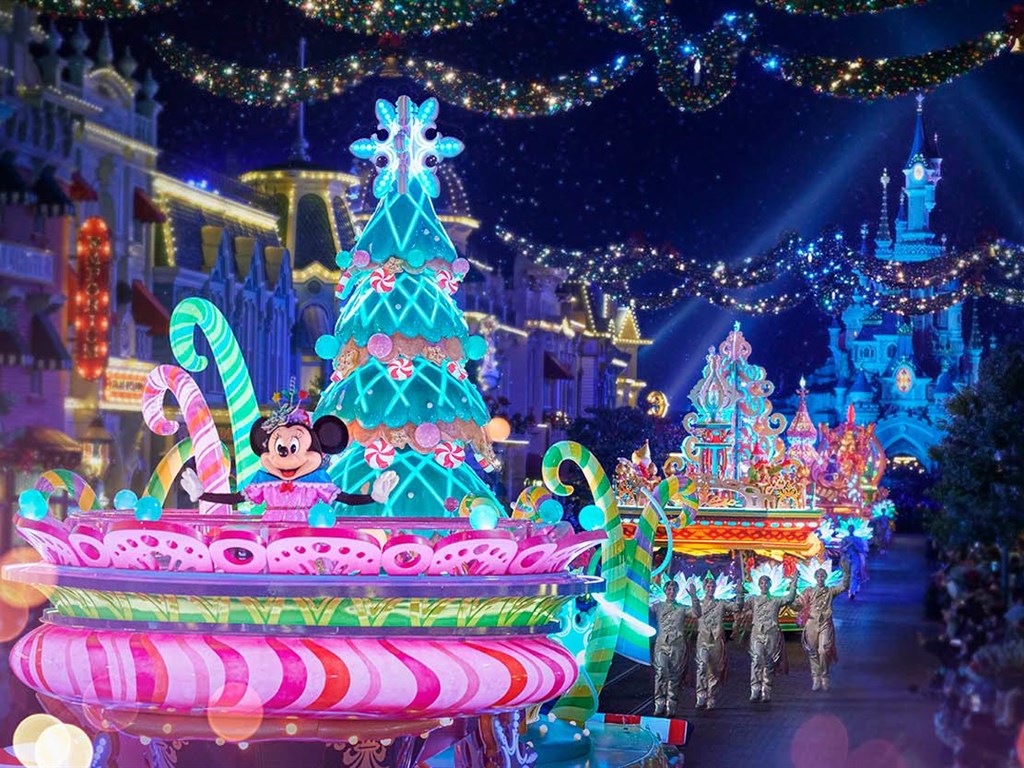 PAŘÍŽ a Disneyland v adventu se VSTUPENKOU - předvánoční průvod v Disneylandu - Disneyland a Paříž v adventu - Francie - poznávací zájezd - Monatour
zdroj: https://www.disneylandparis.com/en-int/seasons/christmas-at-disneyland-paris/