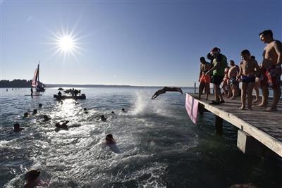 Silvestr v MOŘSKÉ LAGUNĚ a PORTOROŽI - Novoletni skok v morje - zdroj: https://www.novoletniskokvmorje.eu/galerije/