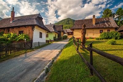 KÚPELE LÚČKY & TERME HOTEL CHOČ relax v srdci Liptova - Vlkolínec - Liptov - Slovensko - Evropa - relax pobyty
zdroj: https://www.visitliptov.sk/zaujimavosti/obec-vlkolinec-unesco-pamiatka/