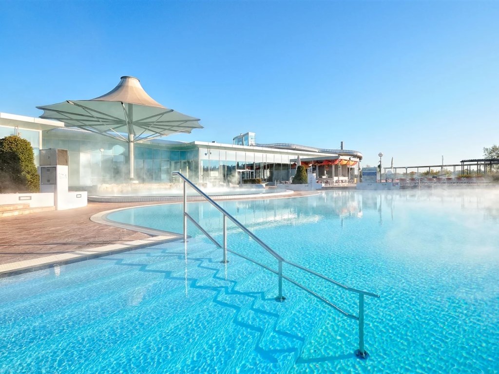 THERME LAA zázračné lázně na dosah - Therme Laa, venkovní bazén - Laa and der Thaya - Rakousko - RELAX pobyt