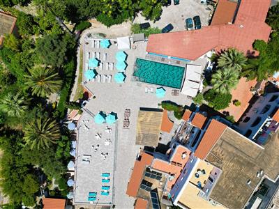 Terme Colella - Terme Colella- venkovní bazén z výšky - Forio- Ischia - Za mořem