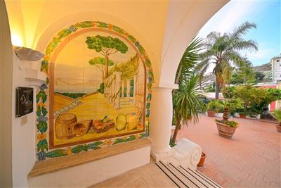Terme Colella - Terme Colella - kachlíková freska u vchodu do hotelu - Forio- Ischia - Za mořem