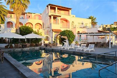 Terme Colella - Terme Colella- venkovní bazén s hlavní budovou hotelu - Forio- Ischia - Za mořem