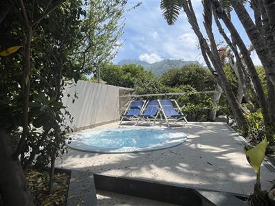 Hotel San Francesco - Vířivka v hotelové zahradě - Hotel San Francesco - Itálie - Ischia - Forio