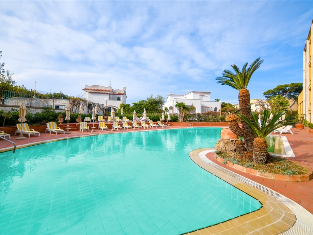 Grand Hotel Terme di Augusto - Venkovní bazén v zahradě - Terme di Augusto - Itálie - Ischia - Lacco Ameno - pobytové zájezdy