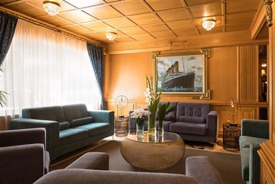 htop Amaika Adults Only (plná penze & voda a víno) - salonek ve stylu Titanicu - htop Amaica - Calella - Costa Brava - Katalánsko - Španělsko - pobytový zájezd