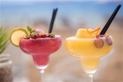 htop Amaika Adults Only (plná penze & voda a víno) - drinky z plážového baru - htop Amaica - Calella - Costa Brava - Katalánsko - Španělsko - pobytový zájezd