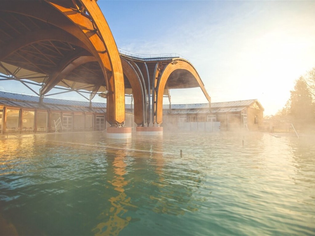 BÜKFÜRDŐ & HUNGUEST BÜK - EAST WING relax v nejléčivější vodě Maďarska s ALL INCLUSIVE - Bazén sv.Klimenta, nejoblíbenější bazén v lázní Bükfürdö - Maďarsko