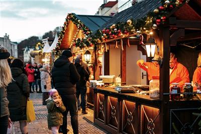 KARLOVY VARY lázeňský advent - vánoční stánky - advent - Karlovy Vary
(zdroj: www.vanocnivary.cz)