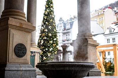 KARLOVY VARY lázeňský advent - vánoční kolonáda - advent - Karlovy Vary
(zdroj: https://www.karlovyvary.cz/cs/vanocni-karlovy-vary)