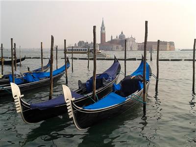 BENÁTKY karnevalové veselí na Valentýna - Benátky v karnevalu - gondoly - Itálie - poznávací zájezd