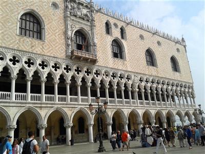 BENÁTKY karnevalové veselí na Valentýna - Benátky v karnevalu - Dóžecí palác - Itálie - poznávací zájezd